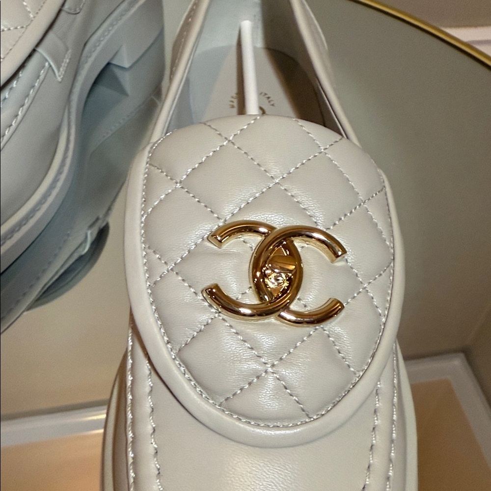 CHANEL 25B Turnlock CC Interlocking Quilted lambkin leather loafers sz 37.5 - Picture 15 of 17